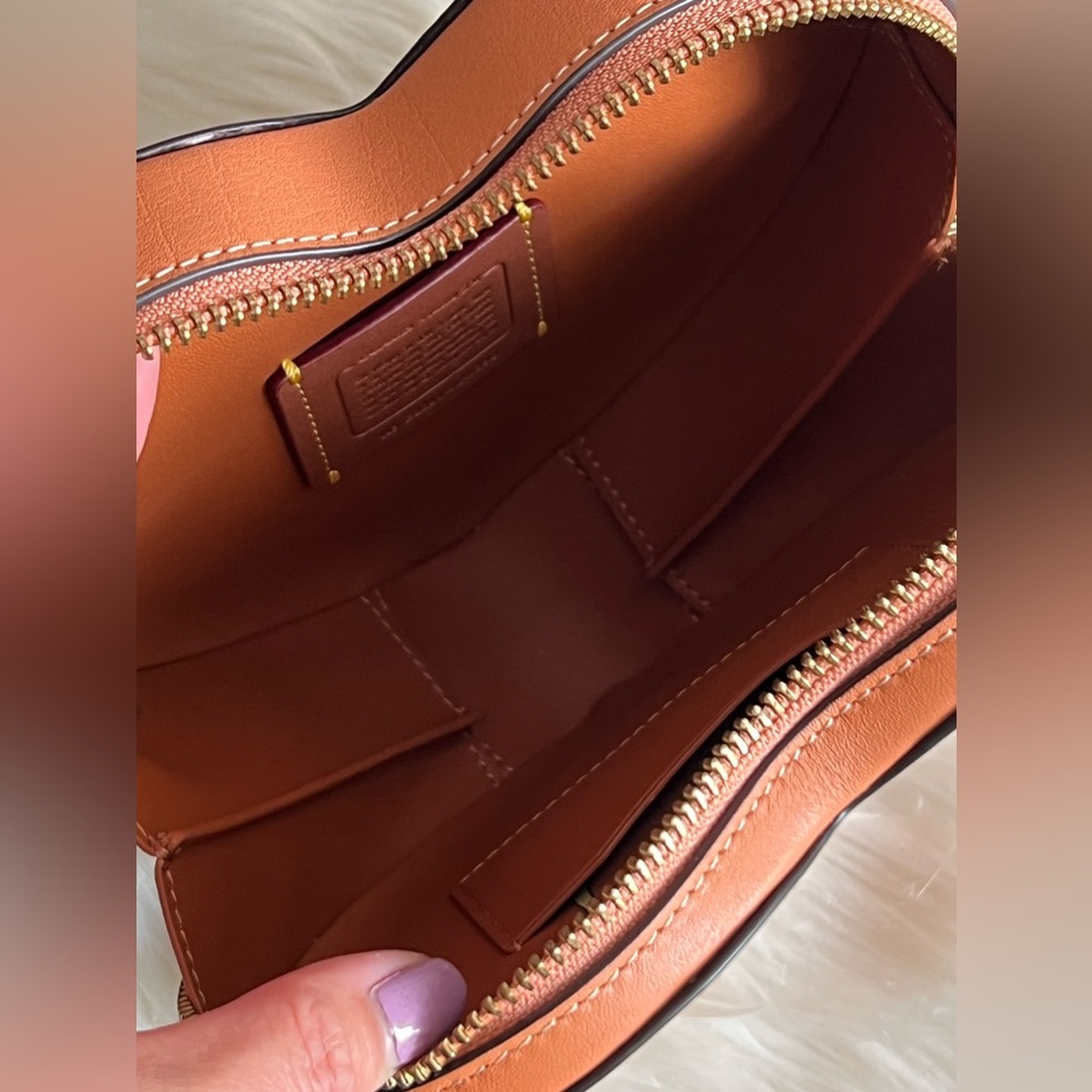 💰SOLD - CK398 - Coach X Observed By Us Heart Crossbody - Picture 11 of 15